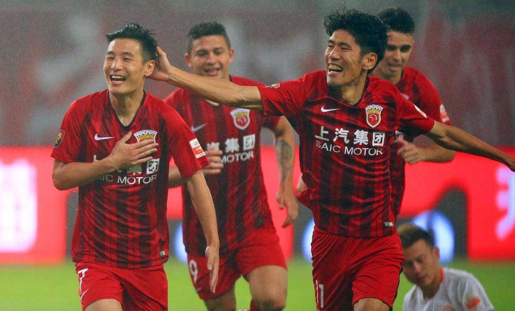 上港主场2-1战胜鲁能，取得赛季联赛首胜的简单介绍
