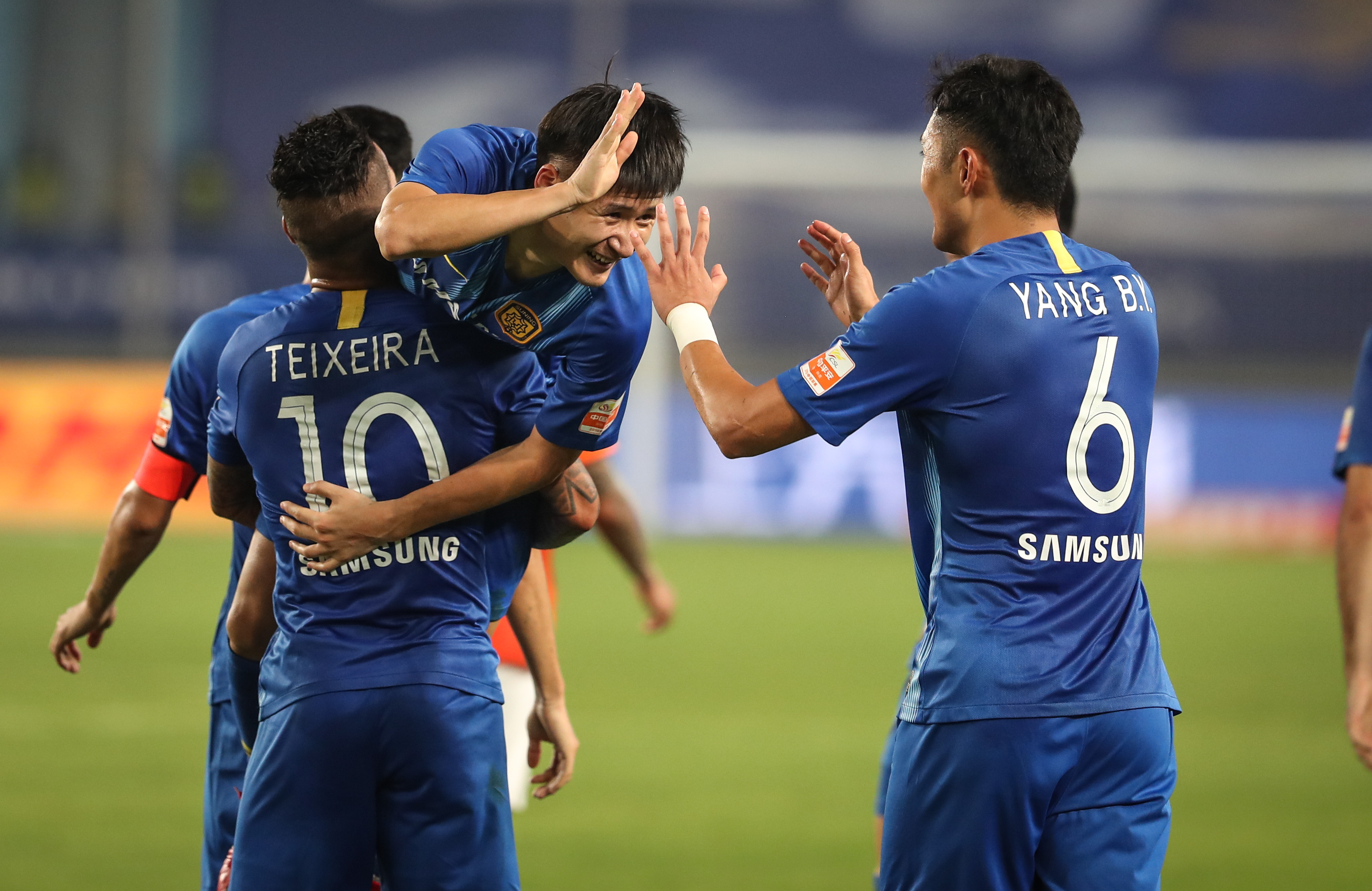 广州恒大2-0胜江苏苏宁，取得中超领先优势的简单介绍