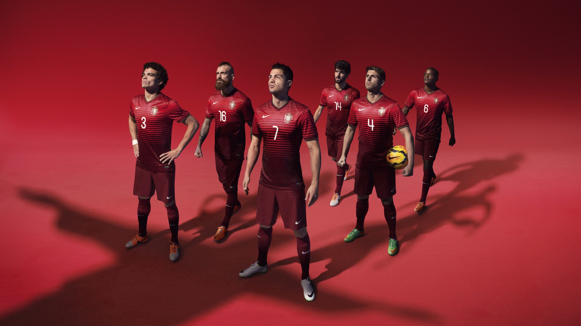 闪电撕裂天幕,阿什拉夫点燃南非与乌拉圭的战术对决